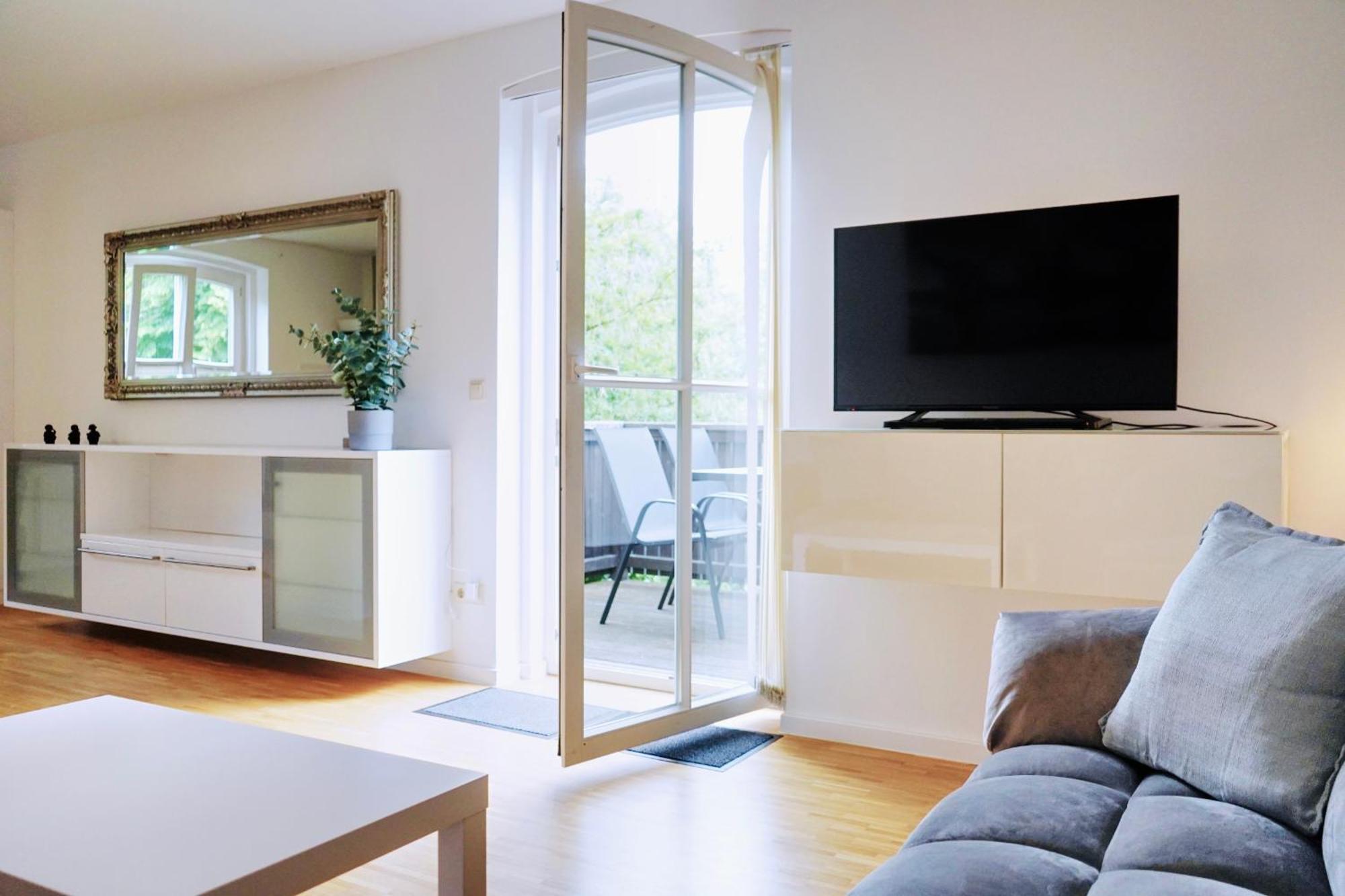 Stilvolles Apartment In Stadtnaehe-Parkplatz- 4 Personen- Balkon Wolfsburg Exterior photo