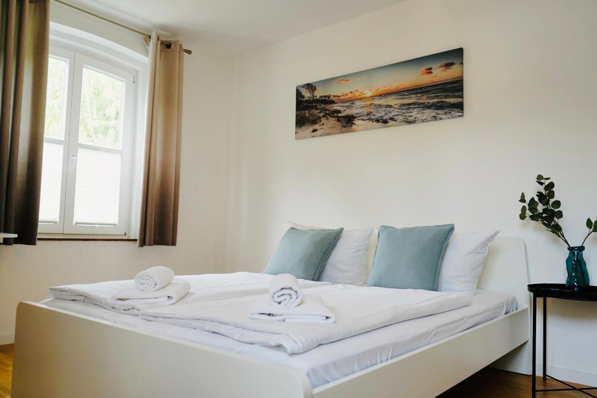 Stilvolles Apartment In Stadtnaehe-Parkplatz- 4 Personen- Balkon Wolfsburg Exterior photo