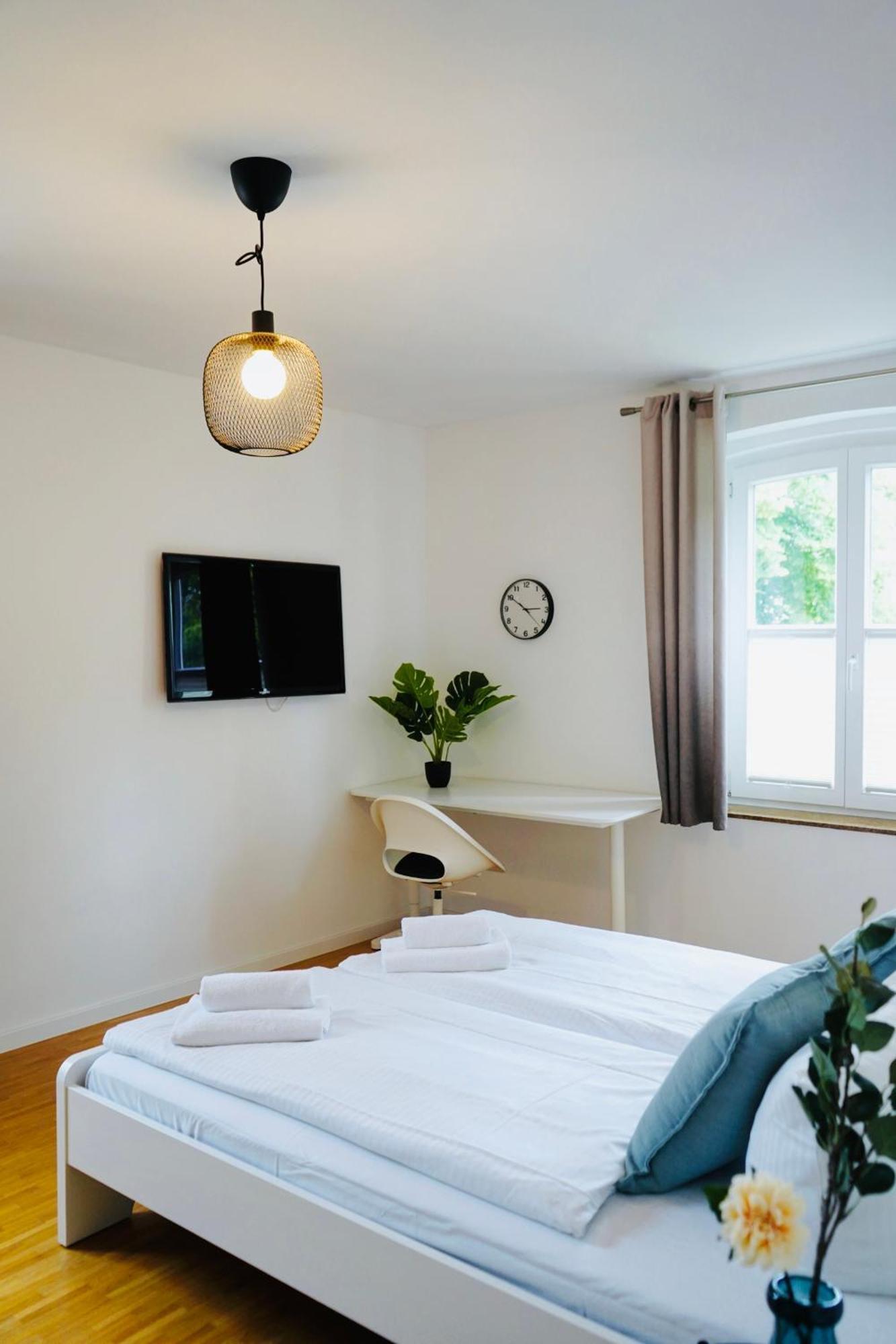 Stilvolles Apartment In Stadtnaehe-Parkplatz- 4 Personen- Balkon Wolfsburg Exterior photo